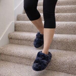 Womens FUZZY BABBA Gray Slipper Socks, Size S/M